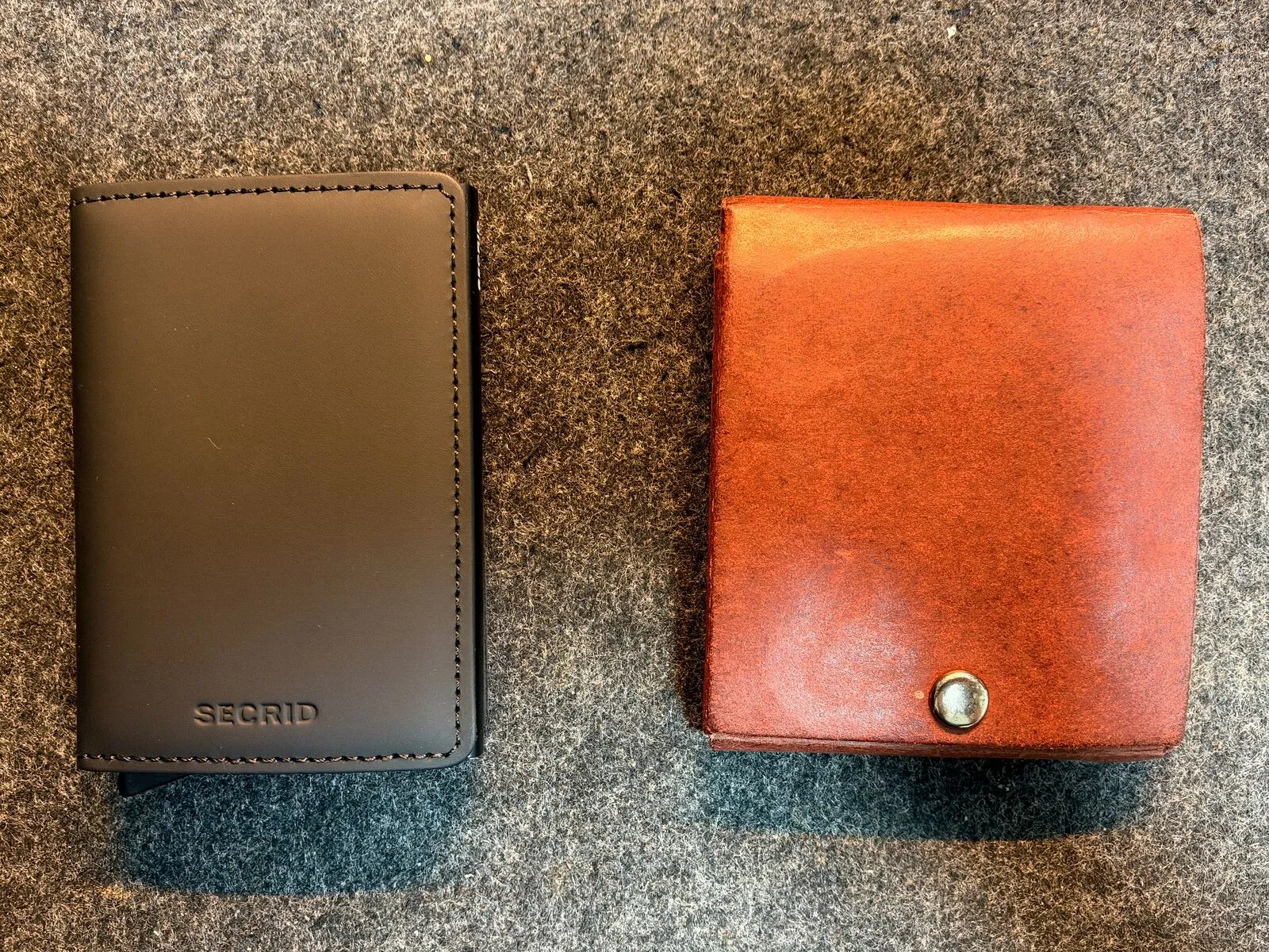左が SECRID、右が KAMINO を並べたところ